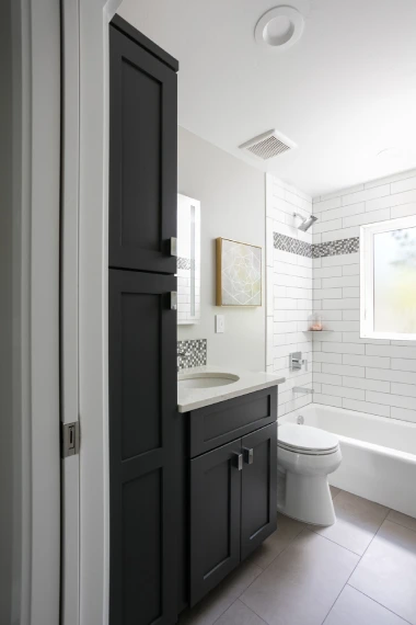 bathroom-remodeling-Circle-Dr-32-scaled