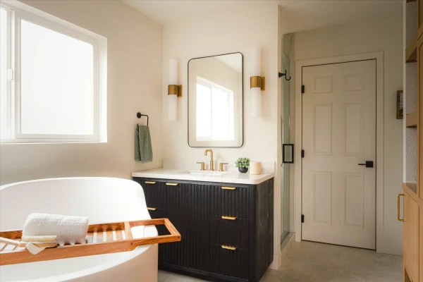 01 1320 Roberston Street Bathroom 1