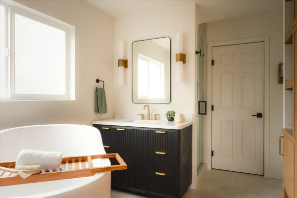 01 1320 Roberston Street Bathroom 1