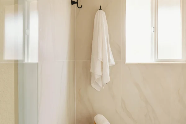 09 1320 Roberston Street Bathroom 9